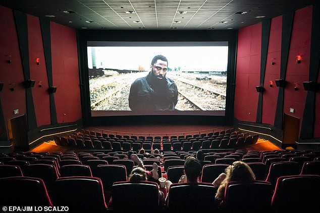 Tenet thu 200 triệu USD trên toàn cầu, Mulan ‘xịt’ tại Trung Quốc ảnh 1