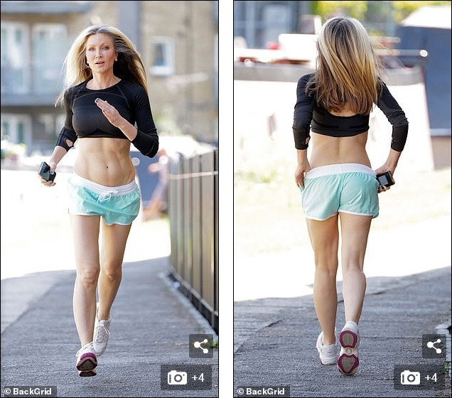 Caprice Bourret ‘quên’ nội y chạy bộ trên phố, hình thể tuổi 48 gây ‘bão’ ảnh 1