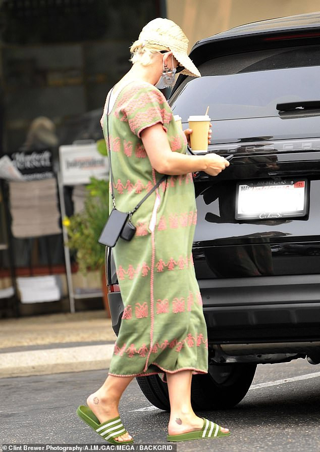 Không dám tin đây là nữ ca sĩ sexy Katy Perry ảnh 2