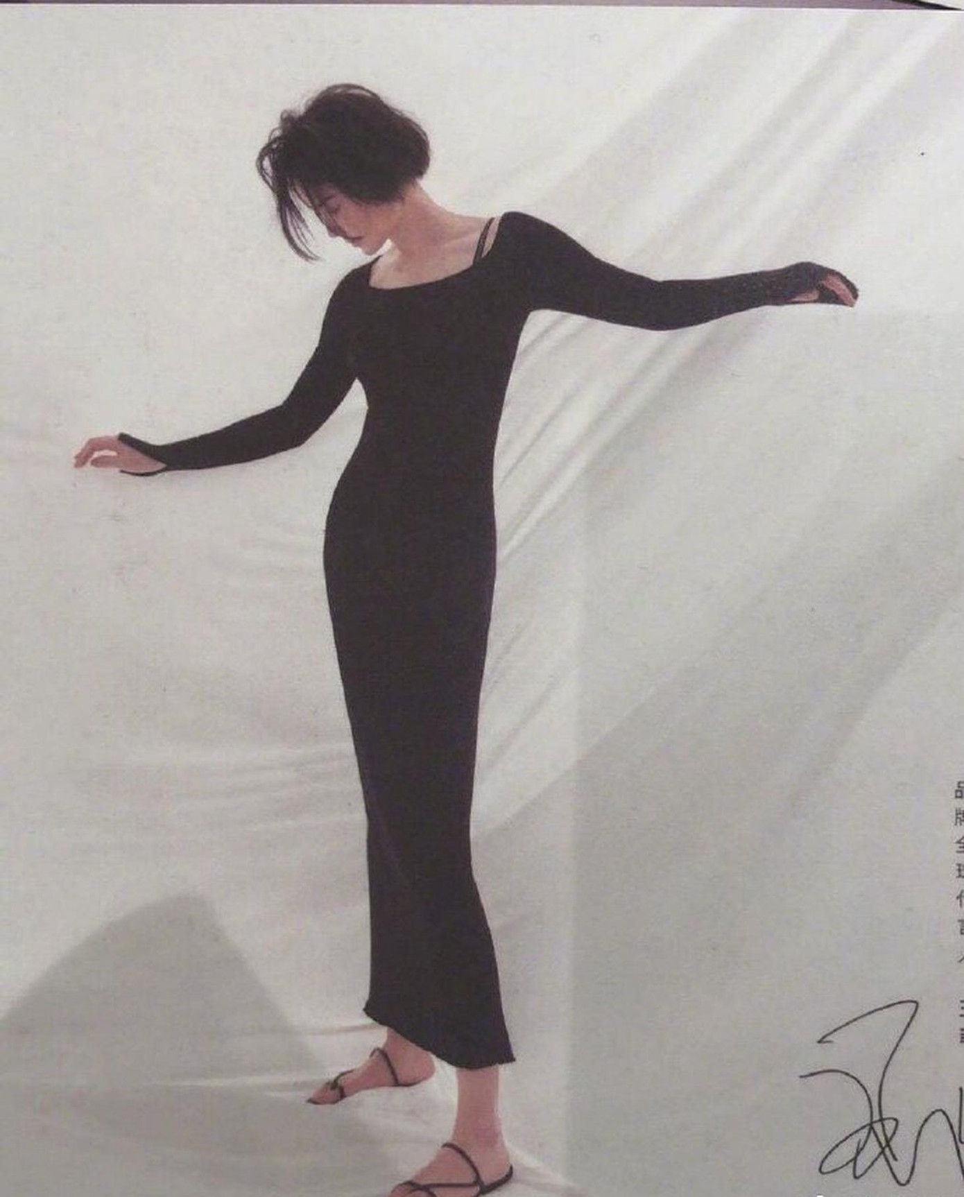 Choáng váng trước sắc vóc tuổi 51 của Vương Phi ảnh 1