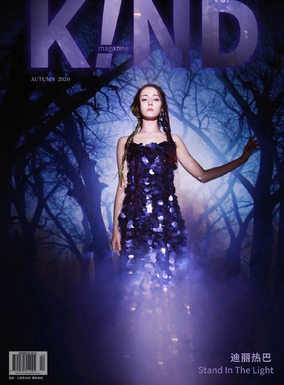 Vừa bị chê già, Địch Lệ Nhiệt Ba ‘phản pháo’ bằng loạt hình hóa thiên thần ảnh 1