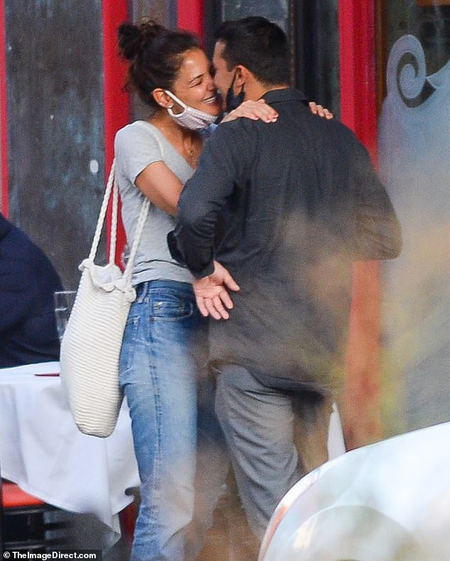 Liên tục khoe ân ái với tình trẻ, hóa ra Katie Holmes là ‘tiểu tam’? ảnh 1