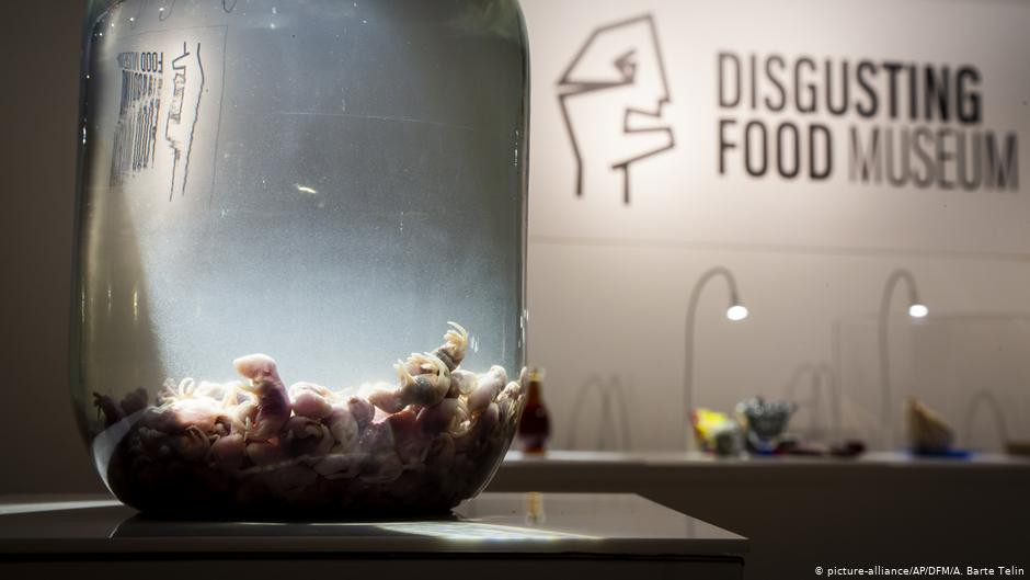 Rùng mình với những thức uống làm từ phân người, ủ trong bồn cầu ở Thuỵ Điển ảnh 1