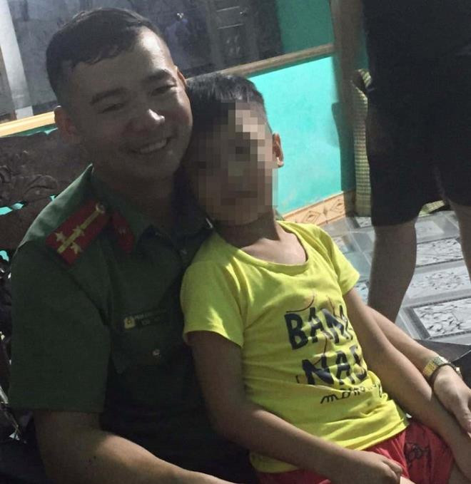 Bản tin 8H: Vợ không gửi tiền, chồng ôm 2 con nhảy kênh tự tử ảnh 1