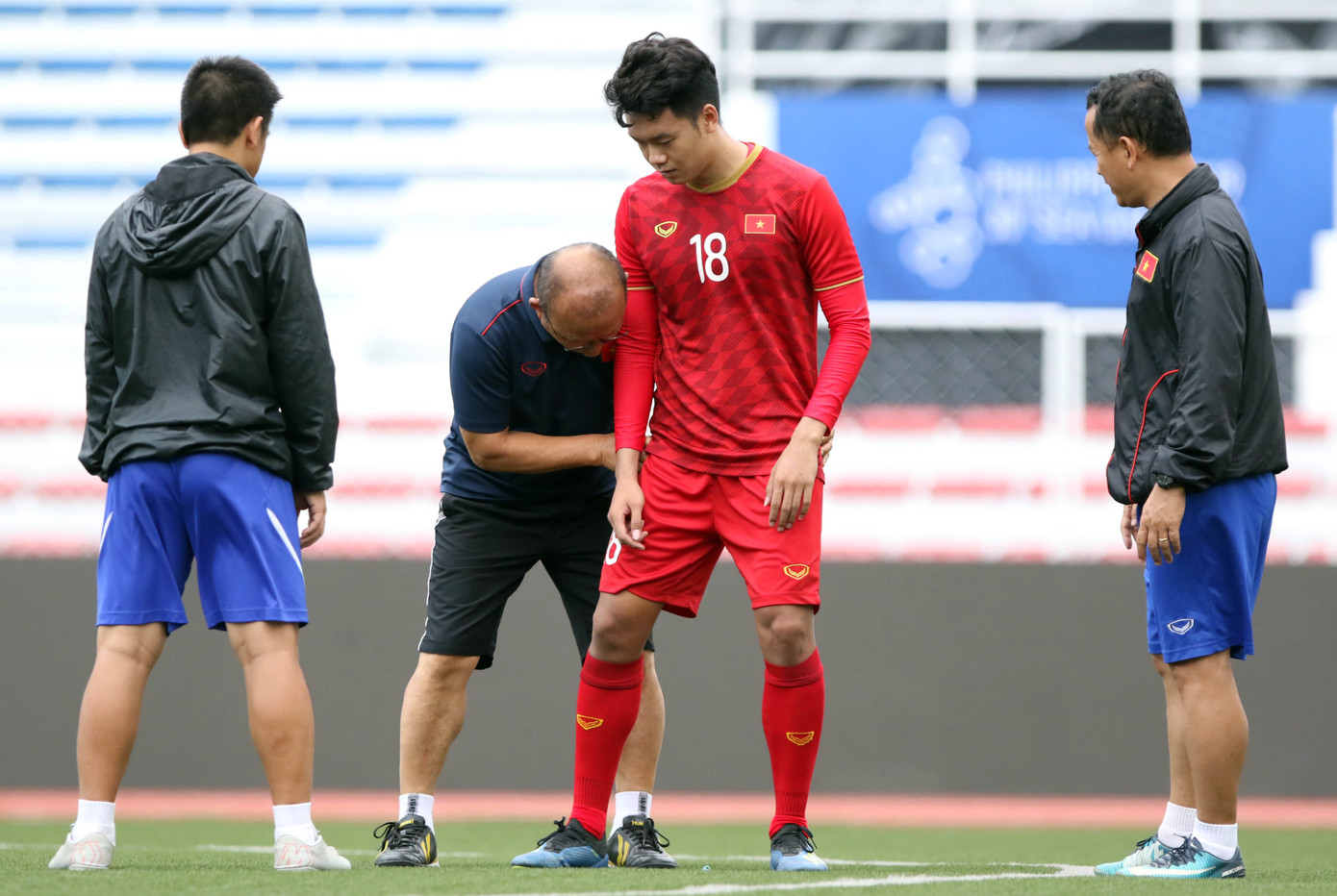 Những sắc thái biểu cảm của HLV Park Hang Seo trước đại chiến U22 Indonesia ảnh 4