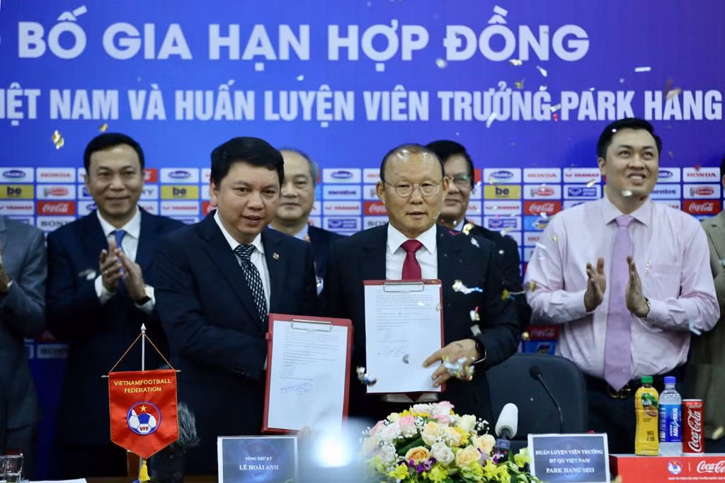 Sắc thái Park Hang Seo trong buổi ký hợp đồng mới với VFF ảnh 12