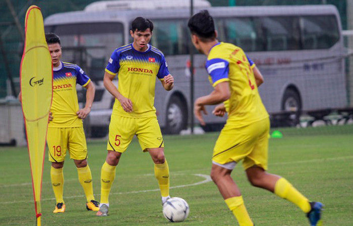 HLV Park Hang Seo nói gì về Công Phượng và Văn Hậu? ảnh 1