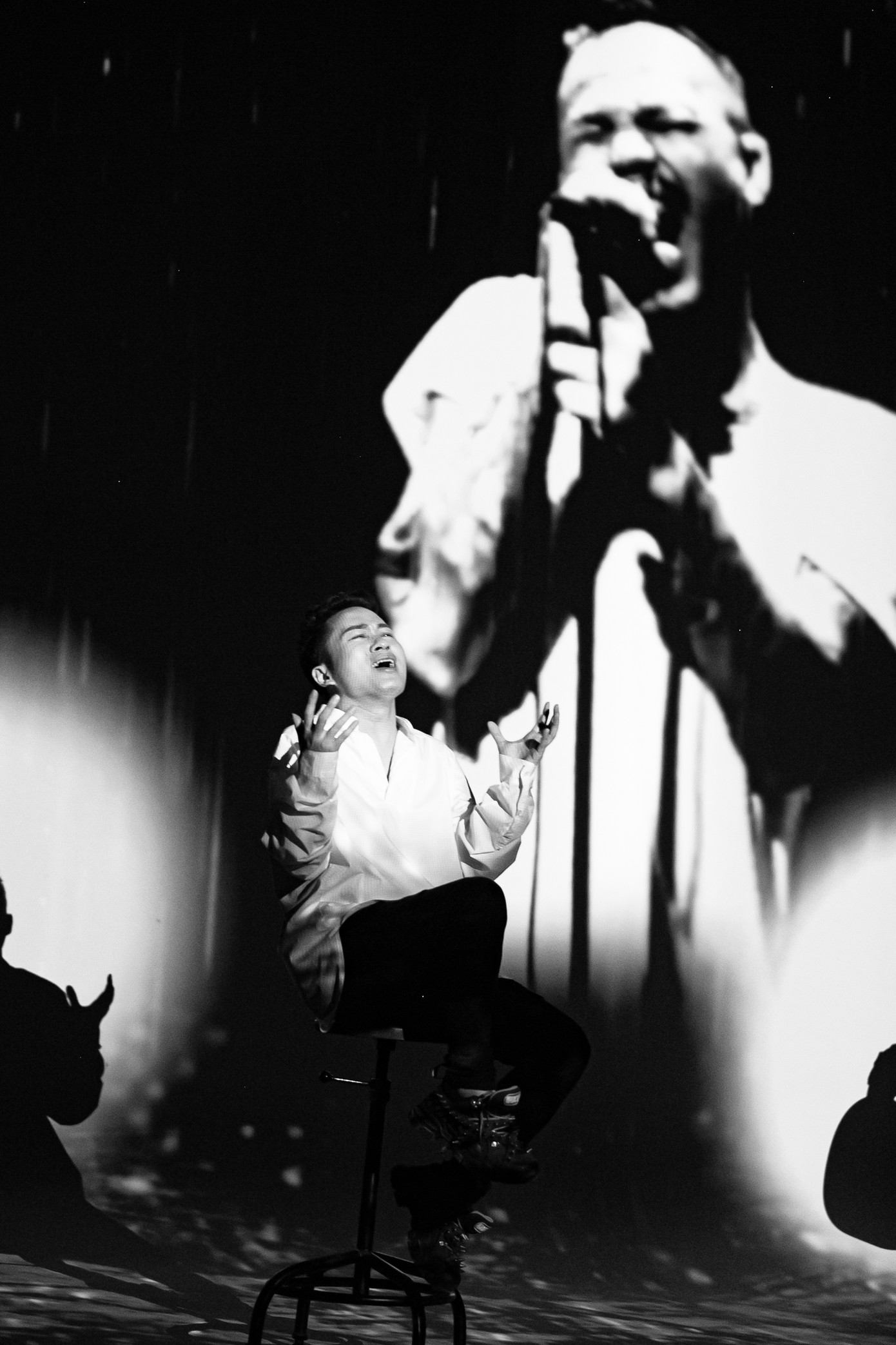 Tùng Dương ra mắt MV xúc động cùng cố nghệ sĩ Trần Lập ảnh 1