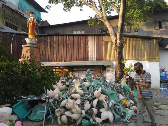 Đau đớn tìm hũ cốt người thân ở chùa Kỳ Quang 2, thấy bài vị-di ảnh vứt khắp nơi ảnh 9