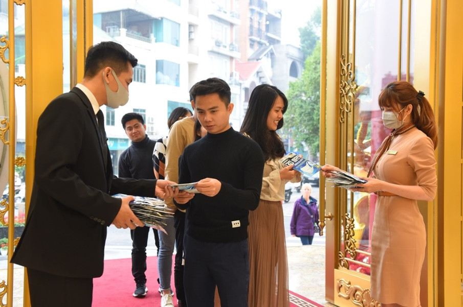 Đến Doji Tower mua vàng thần tài tặng khẩu trang Nhật Bản 3D cao cấp ảnh 2