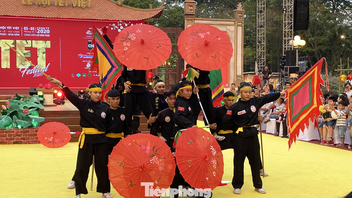 Người Sài Gòn ùn ùn đi chơi Tết sớm ảnh 13