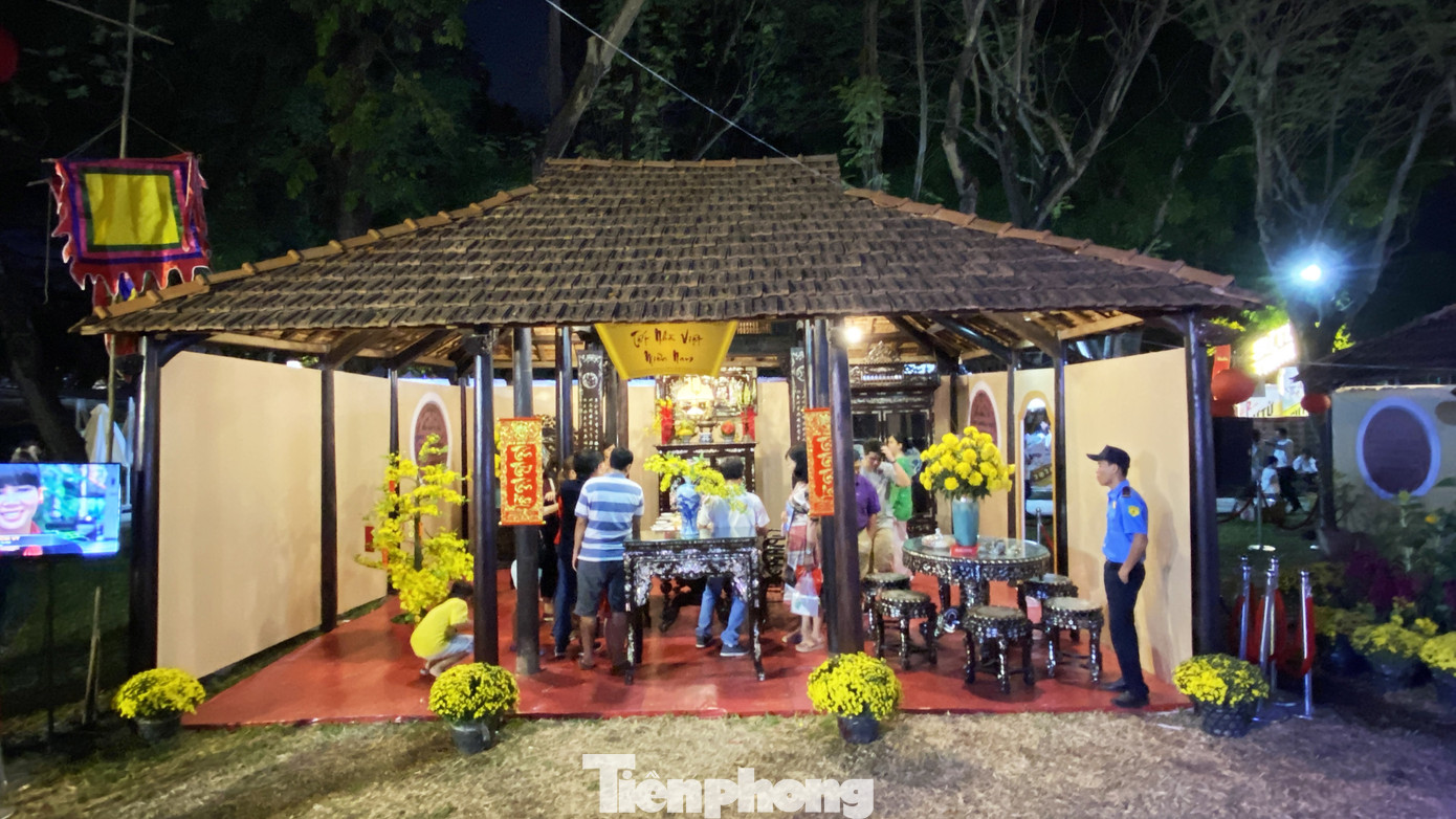 Người Sài Gòn ùn ùn đi chơi Tết sớm ảnh 2