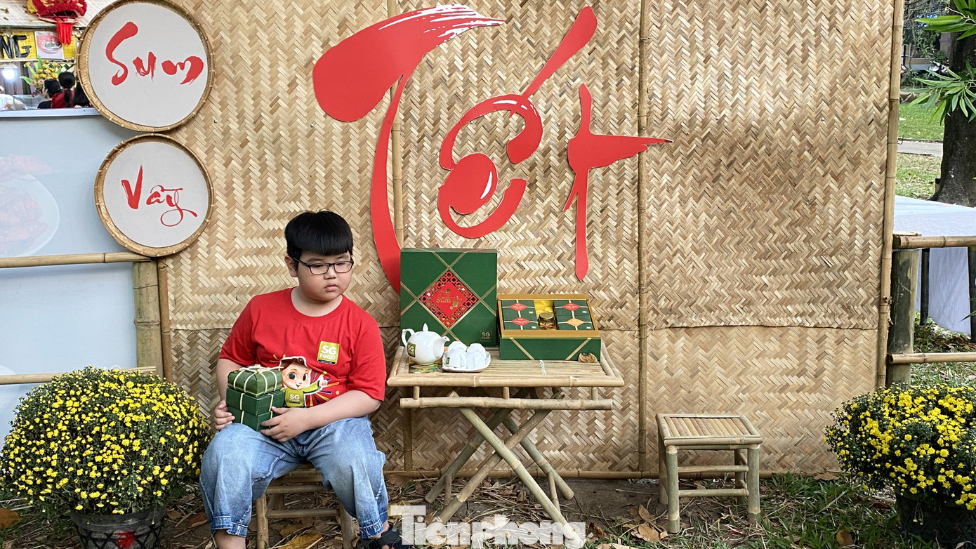 Người Sài Gòn ùn ùn đi chơi Tết sớm ảnh 15