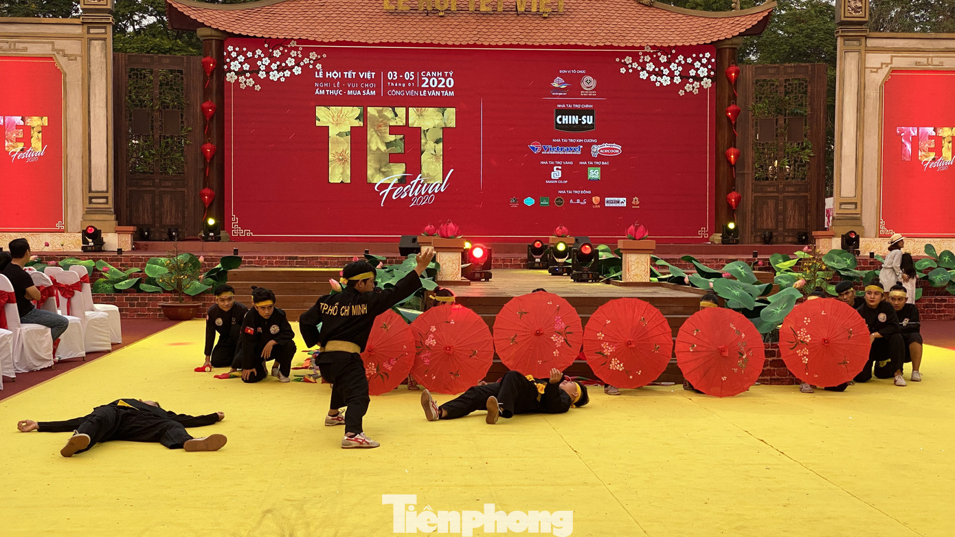 Người Sài Gòn ùn ùn đi chơi Tết sớm ảnh 12