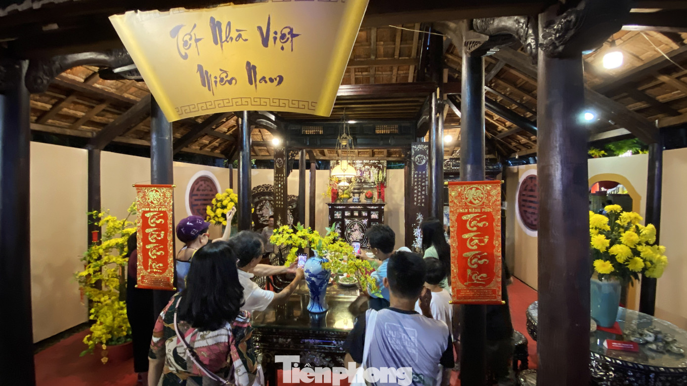 Người Sài Gòn ùn ùn đi chơi Tết sớm ảnh 3