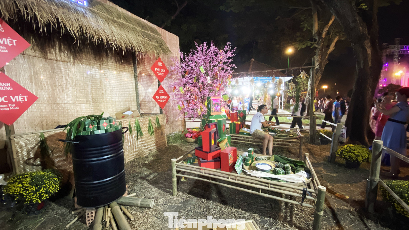 Người Sài Gòn ùn ùn đi chơi Tết sớm ảnh 7