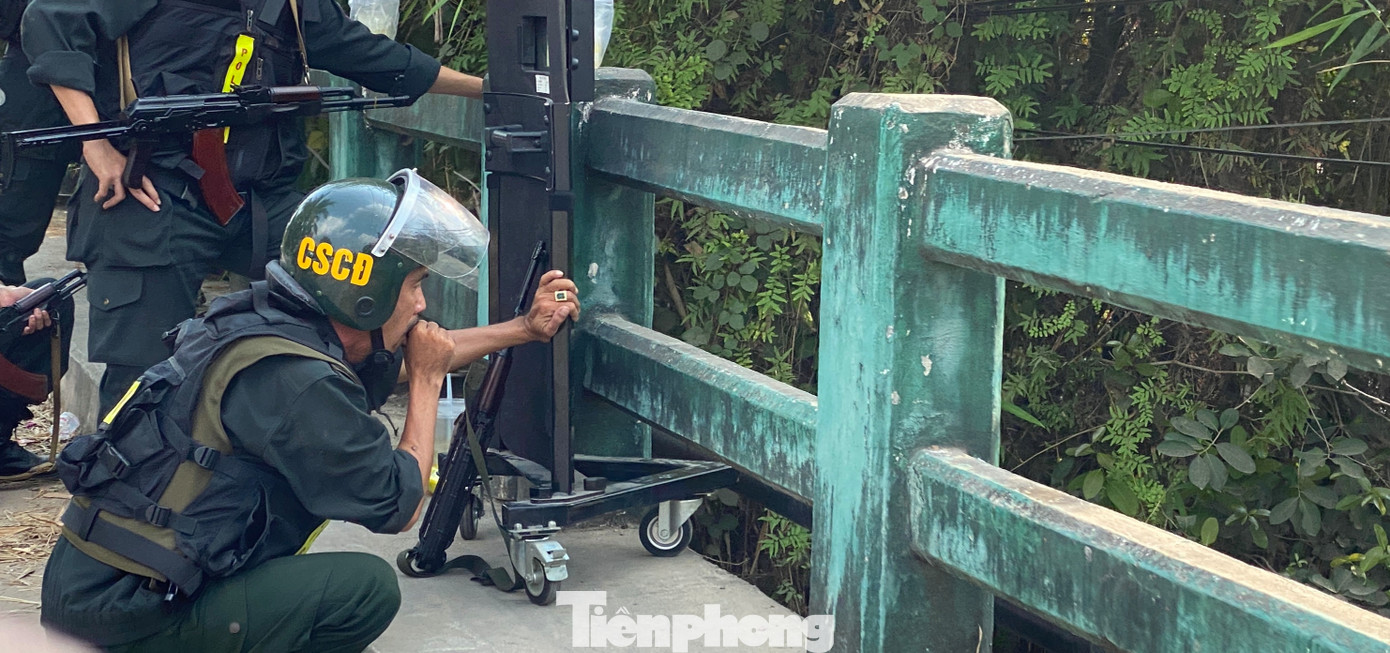 Thứ trưởng Bộ Công an trực tiếp chỉ đạo vây bắt nghi can nổ súng giết 4 người ảnh 9