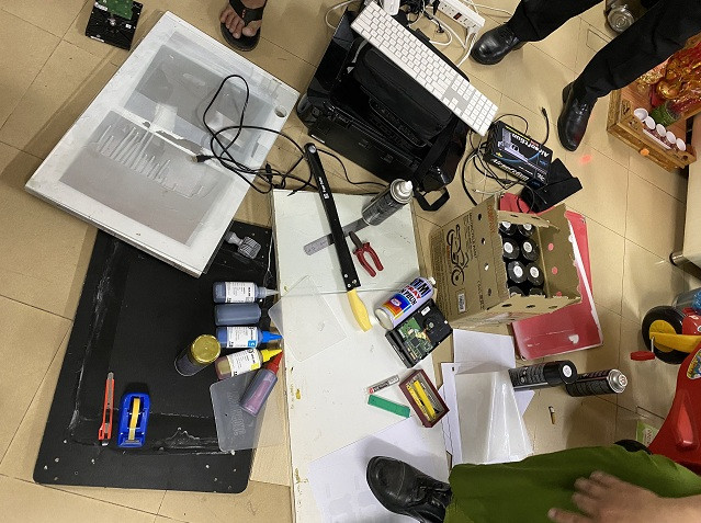 Phát hiện đường dây sản xuất, mua bán tiền giả quy mô lớn ở TPHCM ảnh 2