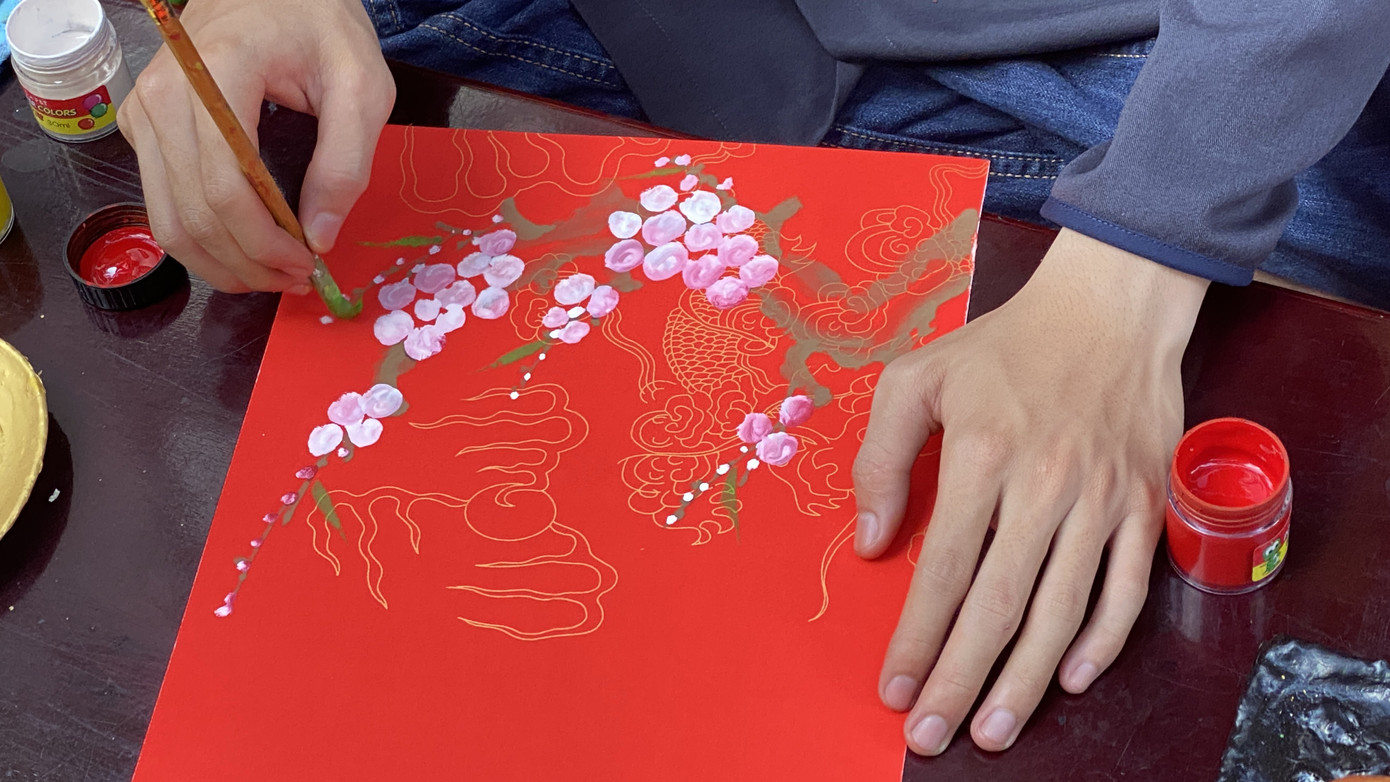 'Bà đồ' xinh như hot girl múa bút bán chữ trên phố Sài Gòn ảnh 13