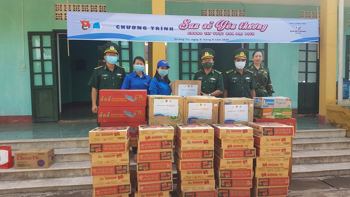 Trao tặng chăn bông và các nhu yếu phẩm tại 12 chốt Biên phòng ảnh 5