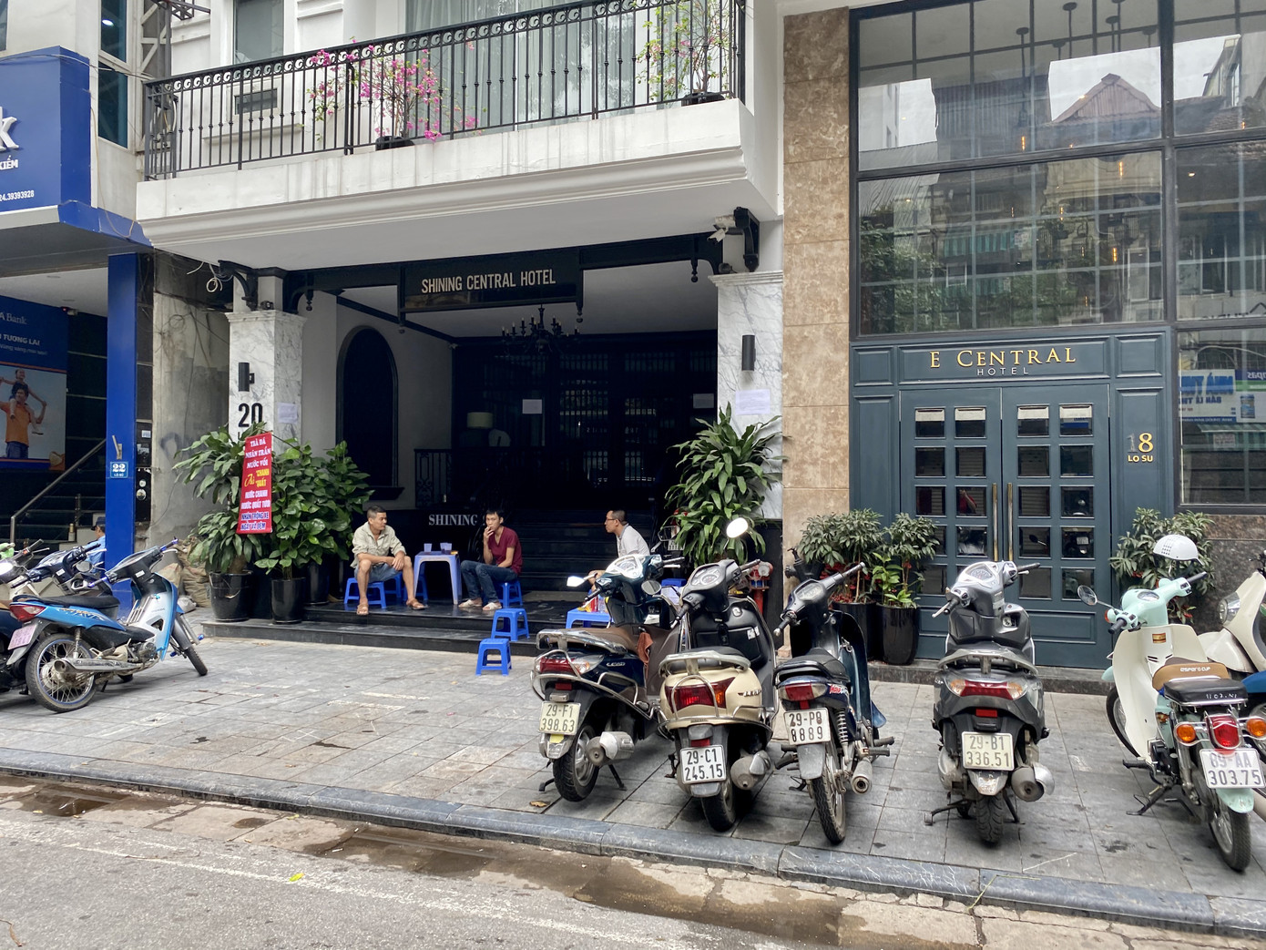 Khách sạn phố cổ đóng cửa hậu COVID-19, sảnh chờ thành quán trà đá ảnh 10