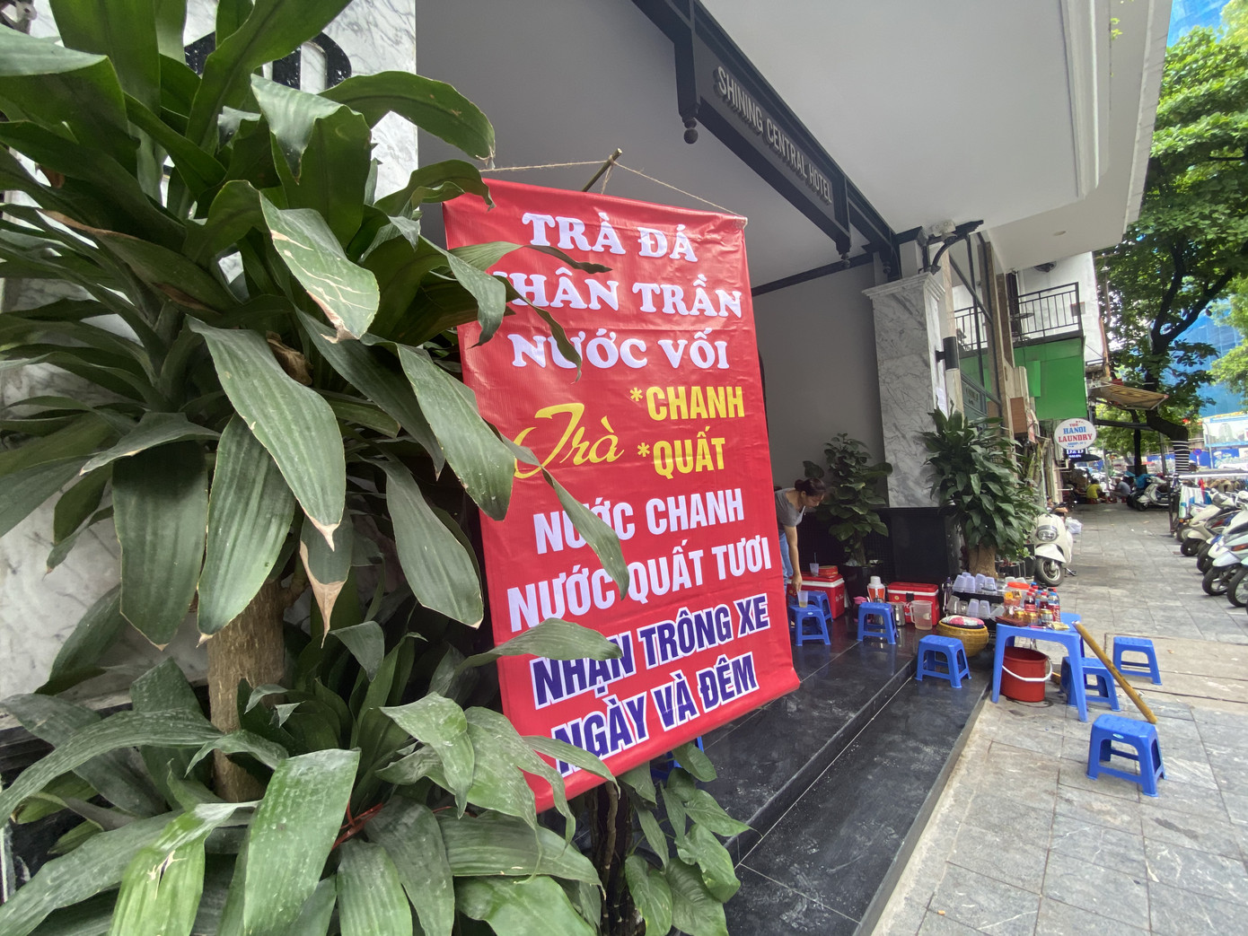 Khách sạn phố cổ đóng cửa hậu COVID-19, sảnh chờ thành quán trà đá ảnh 9