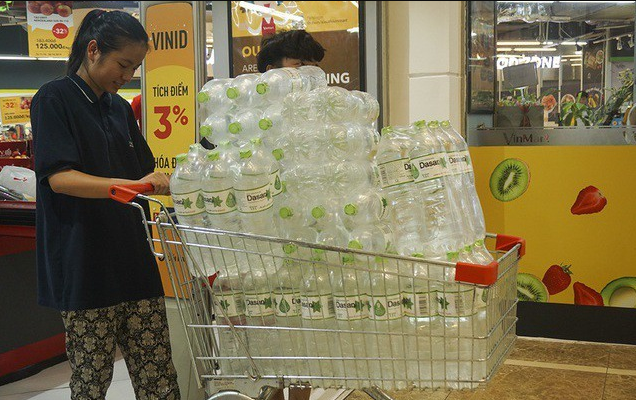 Nước sạch sông Đà bị đầu độc: Kẻ đổ trộm dầu khai được một nữ giám đốc thuê ảnh 2