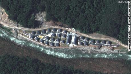 Ảnh vệ tinh hé lộ một ngôi làng được Trung Quốc xây dựng trên dãy Himalaya ảnh 1