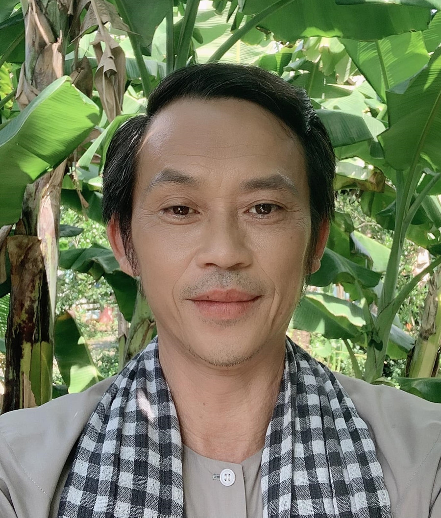 Hoài Linh chia sẻ về làm YouTube: 'Có người xúi chứ không có chuyện buồn thì làm cho vui' ảnh 2