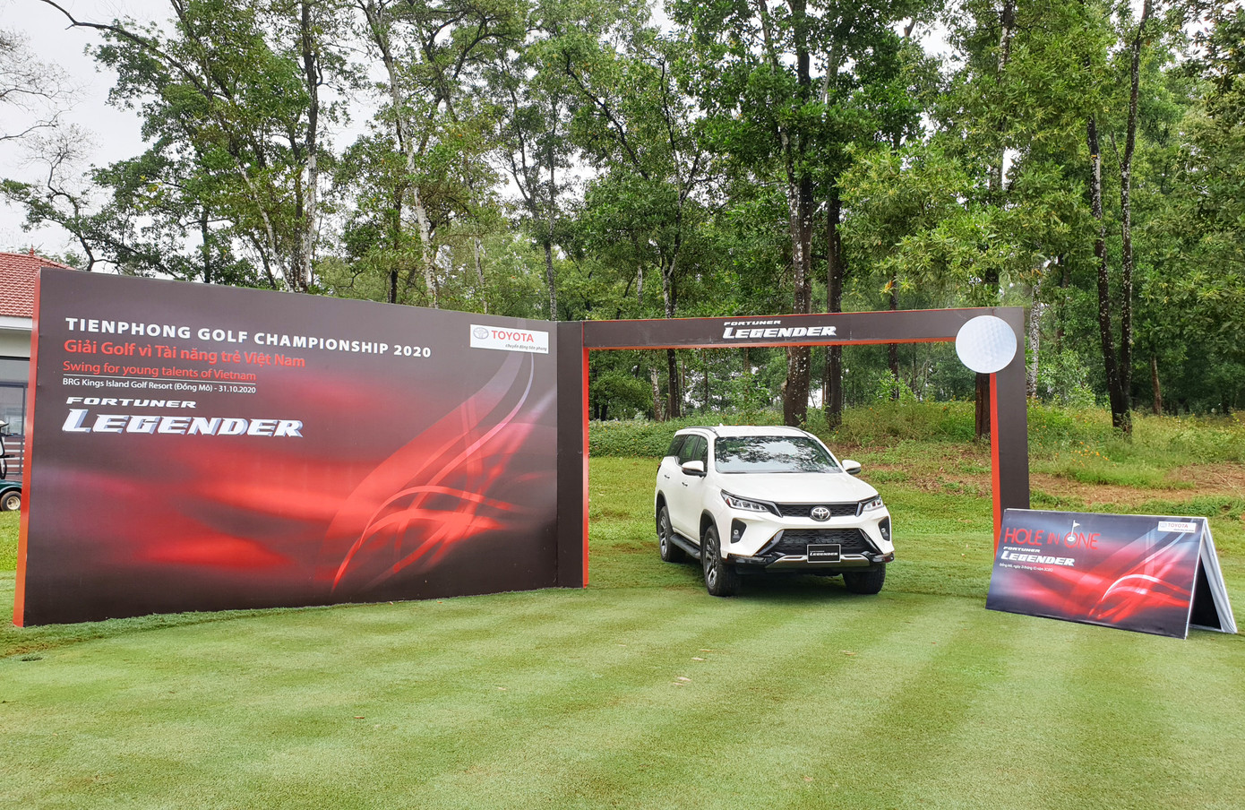 Toyota Fortuner Legender 2.8AT trị giá 1.434.000.000 đồng cho người chơi đánh trúng hố số 06.