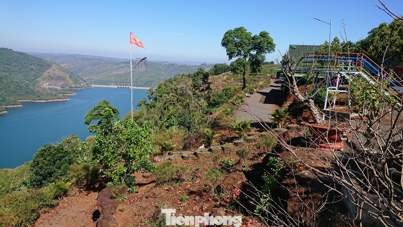 Những nhát chém bức hại 'vịnh Hạ Long trên núi' ảnh 13