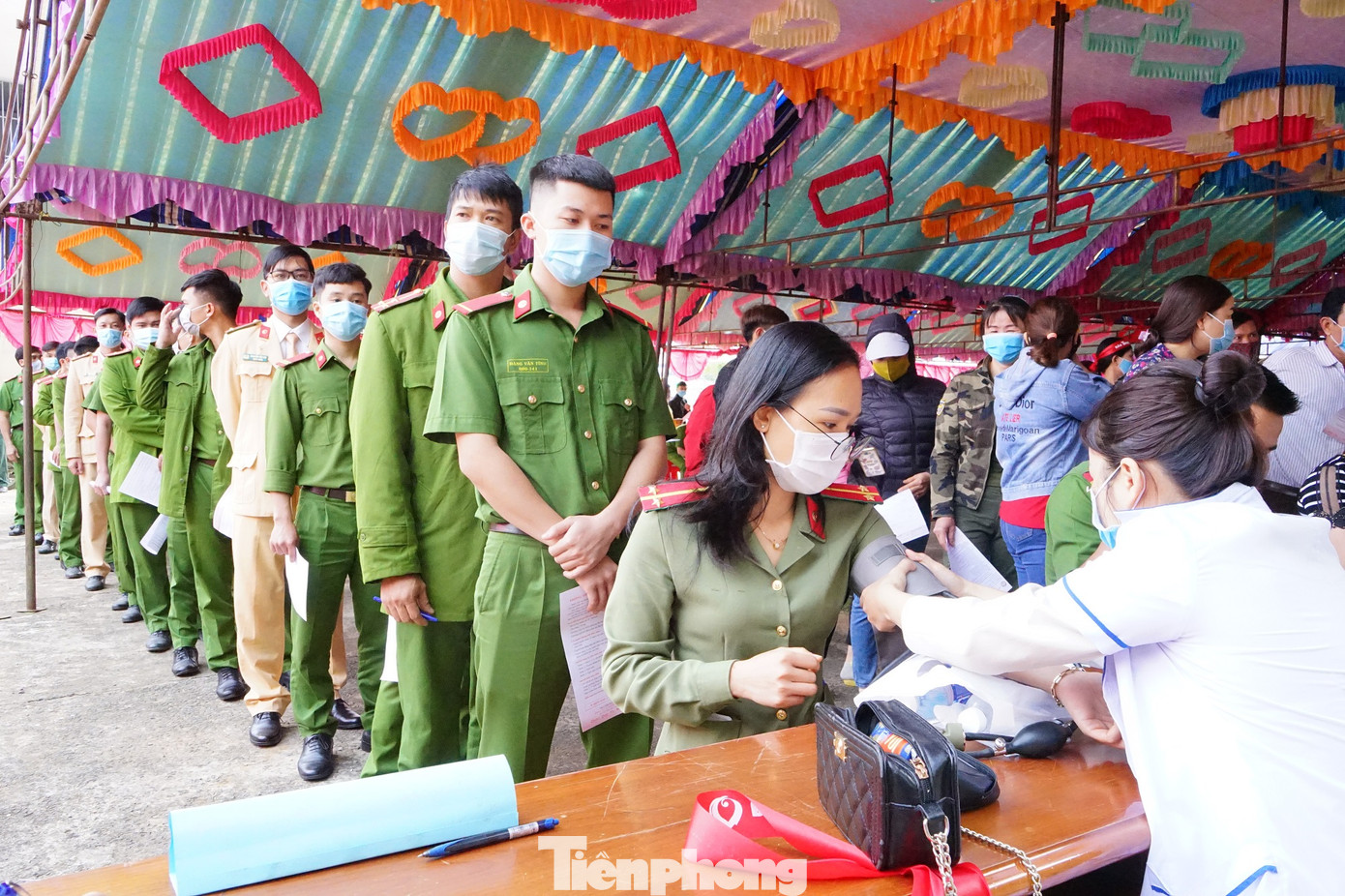 Chủ nhật Đỏ ở Tây Nguyên: Dậy từ 3h sáng đi hiến máu ảnh 3