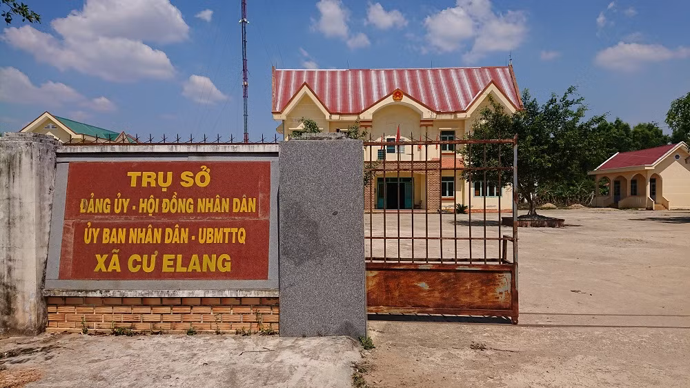Sau 3 cán bộ địa chính bị bắt, đến lượt chủ tịch xã bị khởi tố ảnh 1