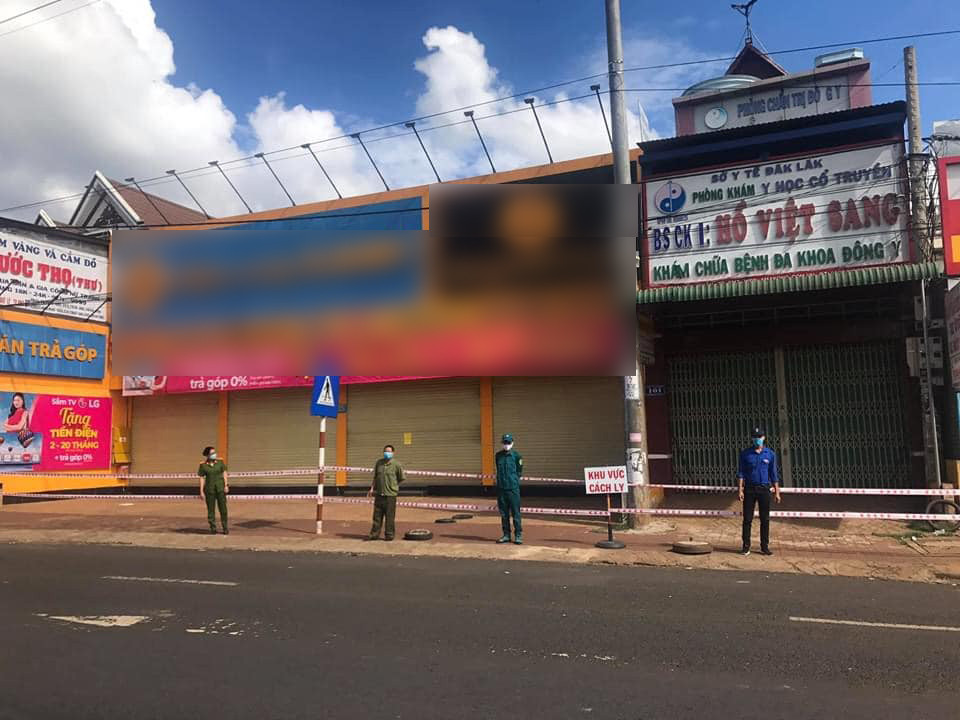 Bắt nóng 3 đối tượng mua bán ma túy tại chốt kiểm soát dịch COVID-19 ảnh 1