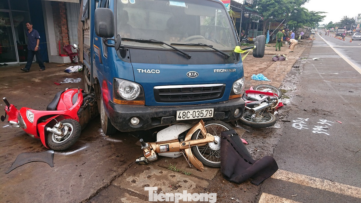 Khiếp đảm hiện trường vụ tai nạn 10 người thương vong ảnh 2