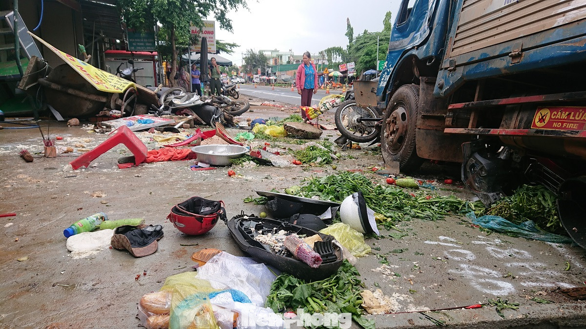 Khiếp đảm hiện trường vụ tai nạn 10 người thương vong ảnh 7