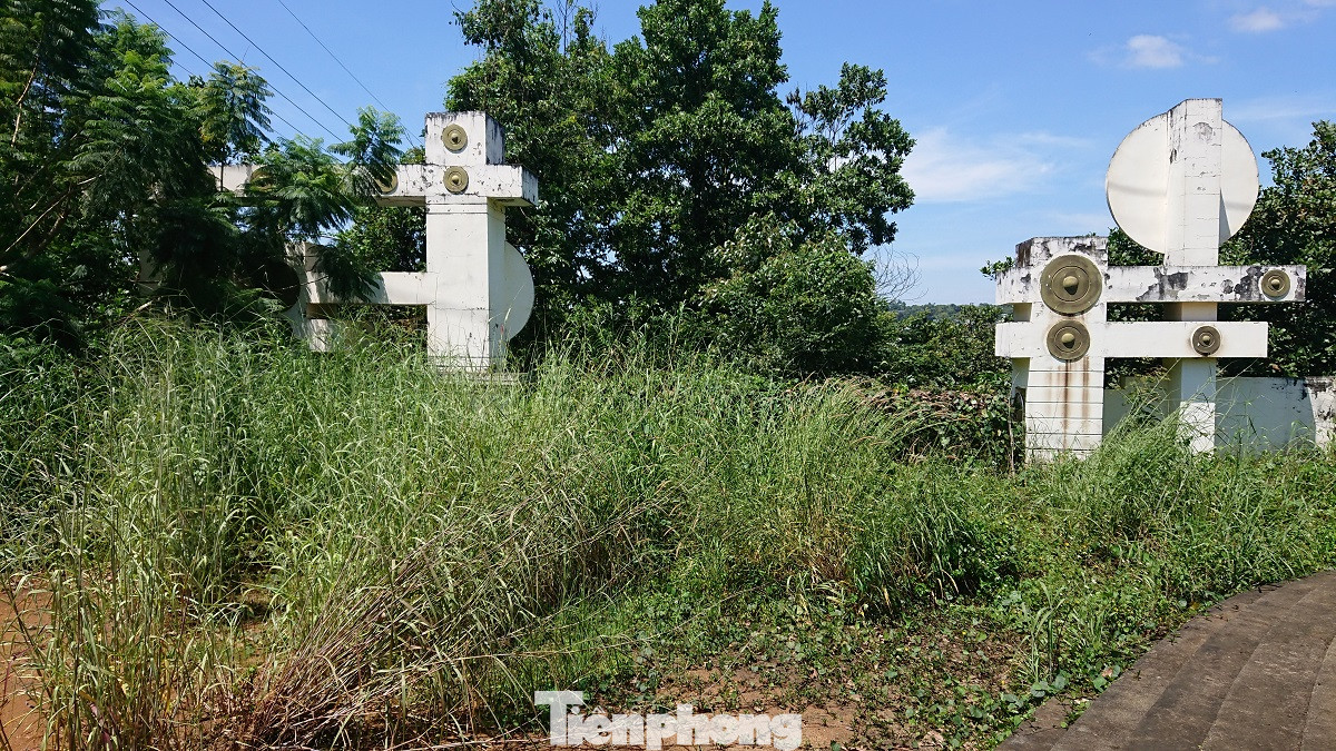 Trung tâm văn hoá xuống cấp, nhếch nhác hơn căn nhà hoang ảnh 8