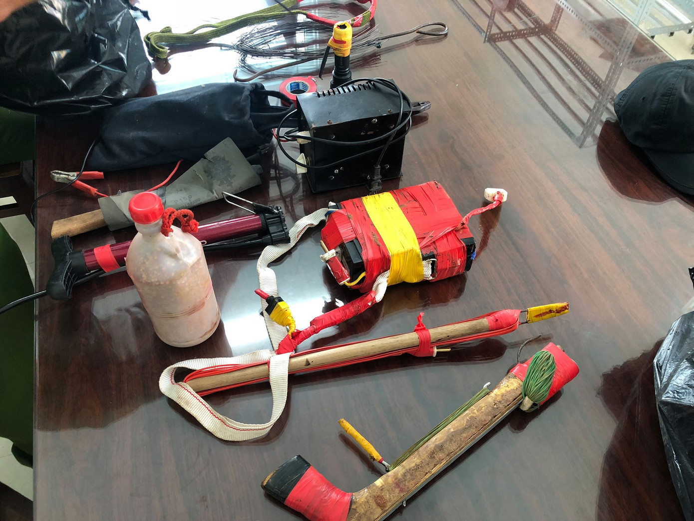 Nhóm trộm chó sử dụng bột cay để chống trả ảnh 1