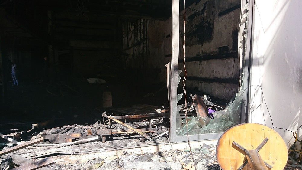 Cận cảnh nhà hàng bị lửa thiêu rụi trong đêm ở Đắk Lắk ảnh 3