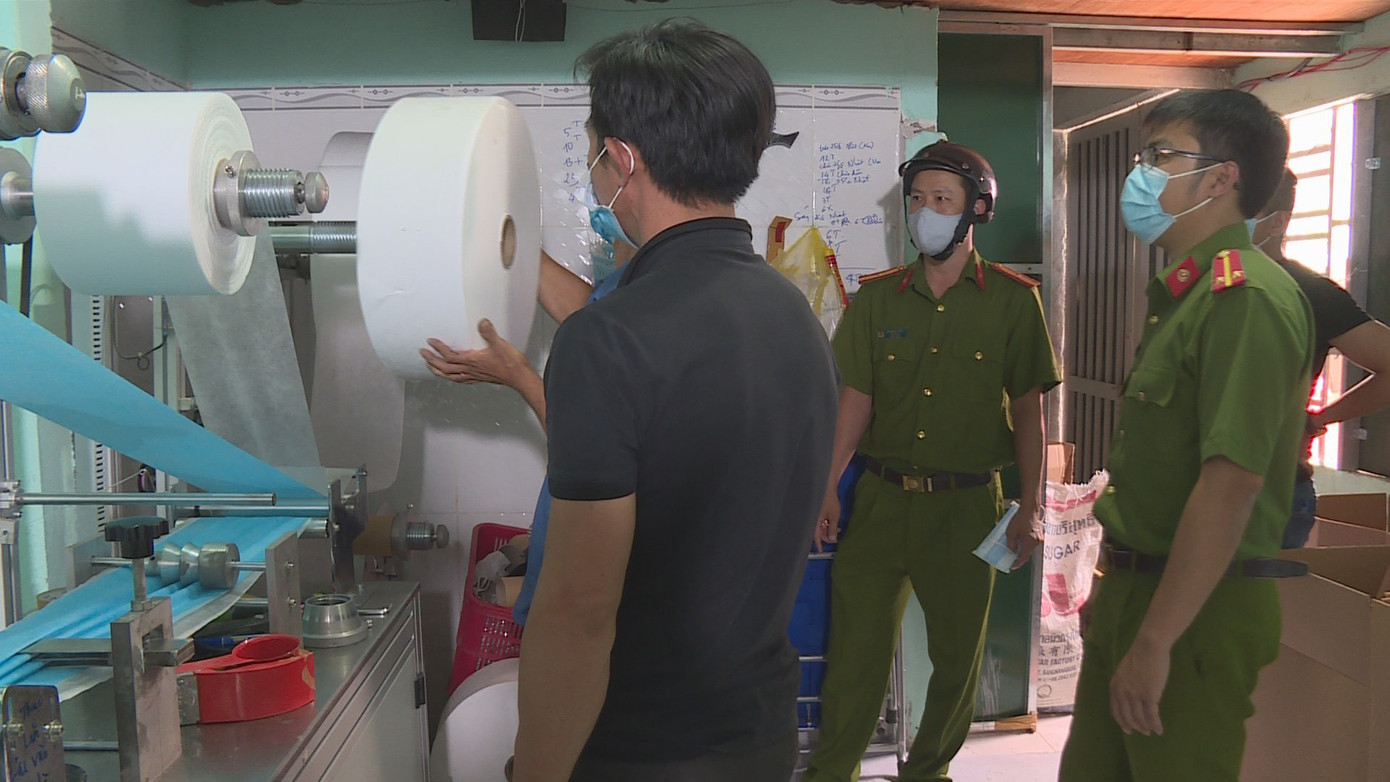 Đắk Lắk: Một doanh nghiệp bị thu giữ 50.000 khẩu trang vi phạm ảnh 1