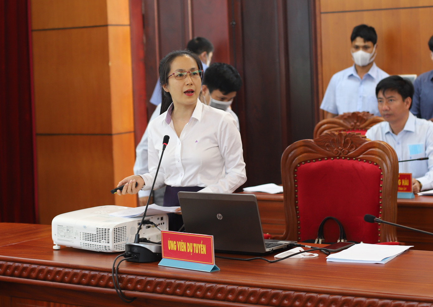 Các ứng viên vào 'phòng thi' tuyển chọn Bí thư huyện ủy ảnh 4