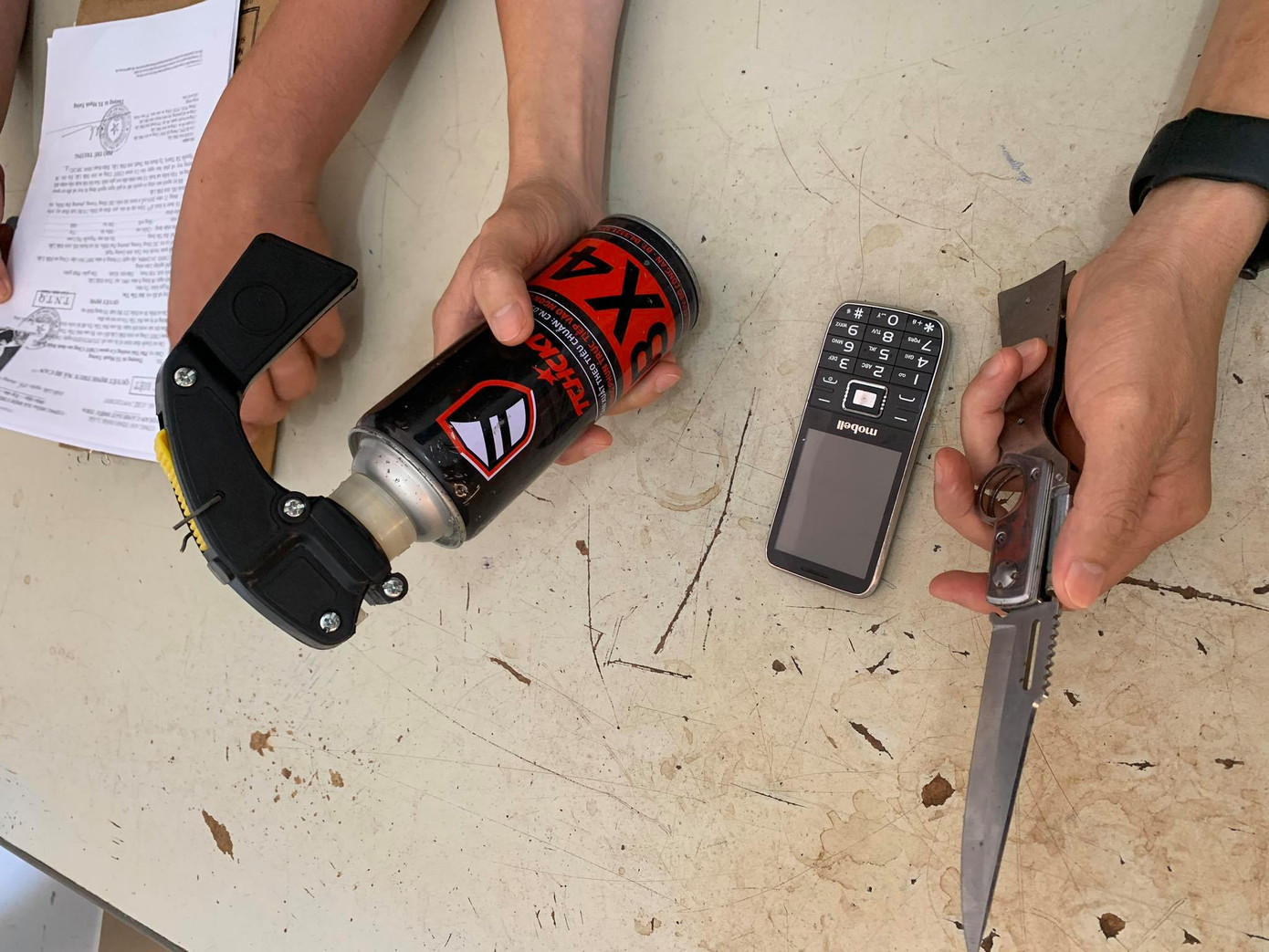 Bắt đối tượng truy nã có hung khí ảnh 1