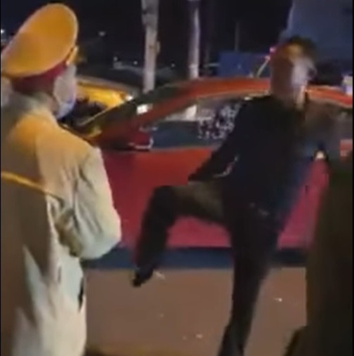 Công an vào cuộc vụ quay phim 'giám sát CSGT' ảnh 3