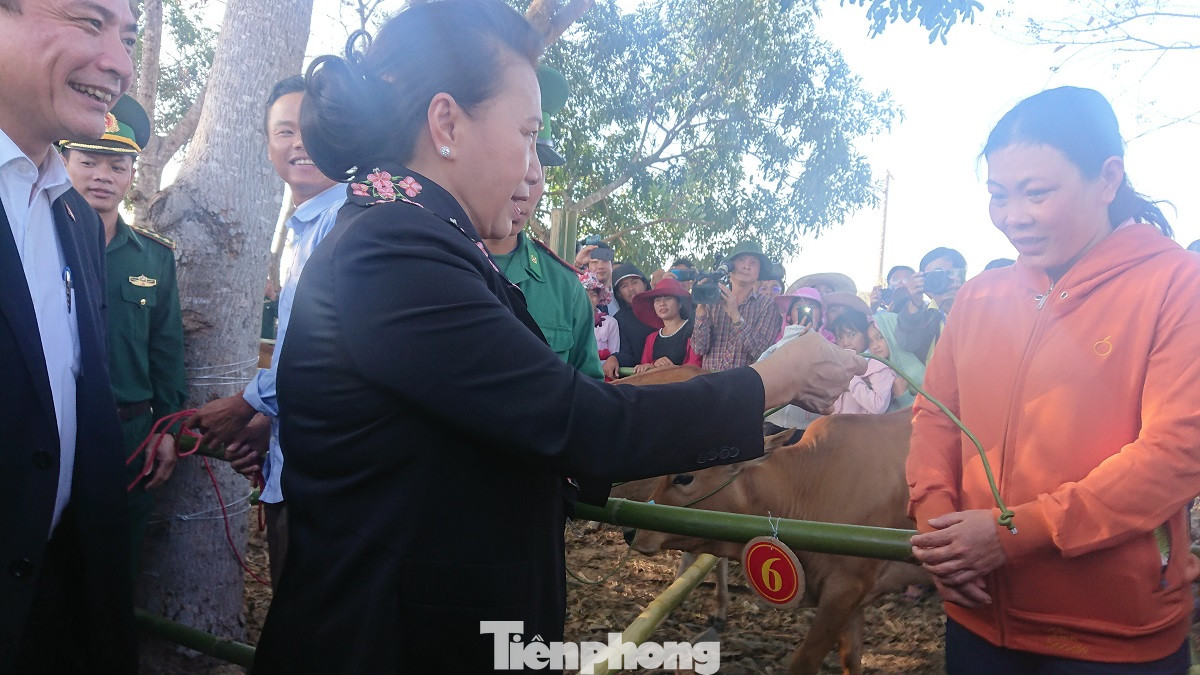 Chủ tịch Quốc hội chúc Tết Bộ đội Biên phòng tỉnh Đắk Lắk ảnh 4