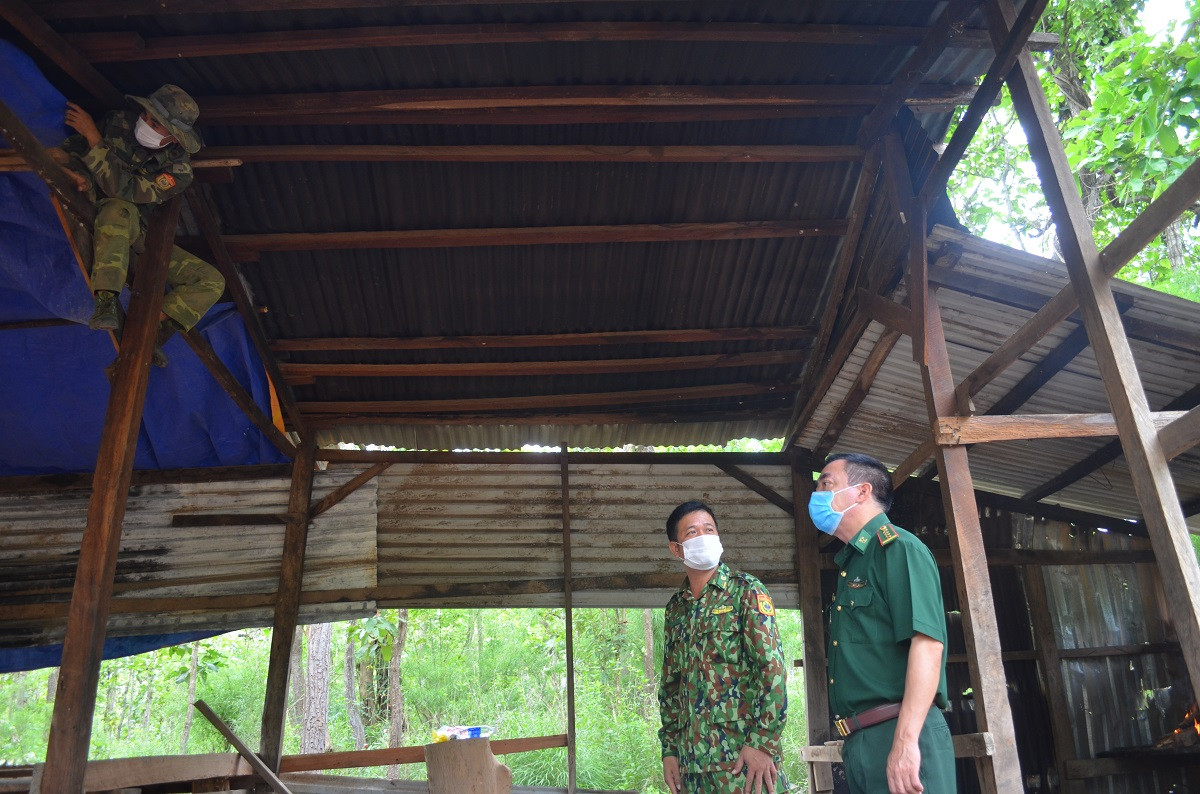 Biên phòng chốt chặn ngăn dịch COVID vùng biên ở Tây Nguyên ra sao? ảnh 6