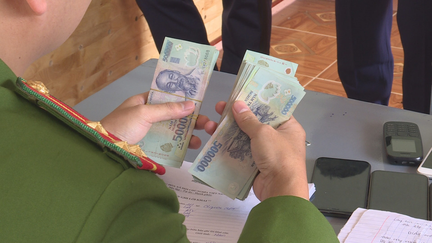 Bắt 6 đối tượng trong đường dây đánh bạc qua mạng hơn 10 tỷ đồng ảnh 1