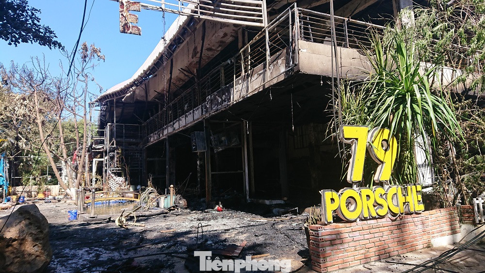 Cận cảnh nhà hàng bị lửa thiêu rụi trong đêm ở Đắk Lắk ảnh 1