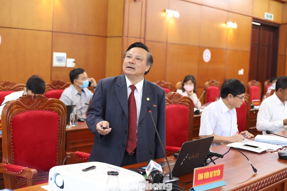 Các ứng viên vào 'phòng thi' tuyển chọn Bí thư huyện ủy ảnh 5