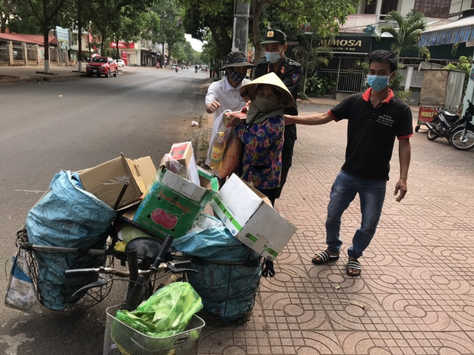 Công an Đắk Lắk trích lương ủng hộ người nghèo, phòng chống COVID-19 ảnh 8