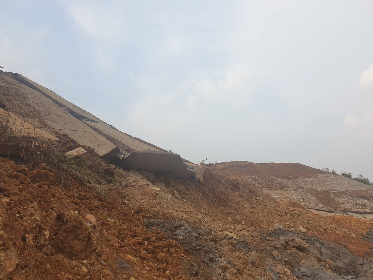 Đắk Nông: Sạt lở nghiêm trọng tại công trình gần ngàn tỷ ảnh 1